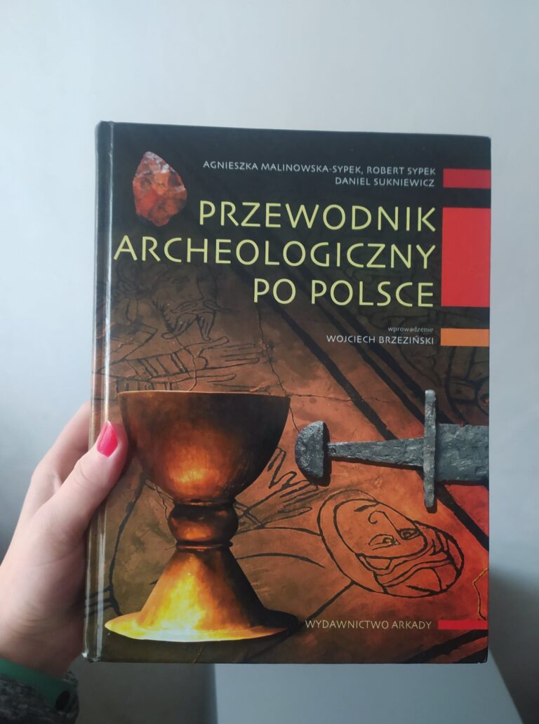 Okładka książki „Przewodnik archeologiczny po Polsce”